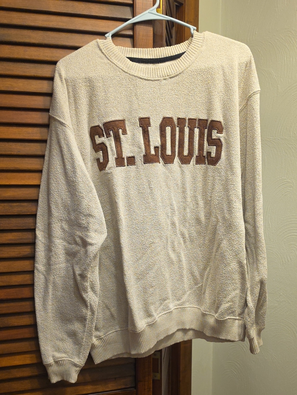 Men's Cream Crewneck Sweater with 'ST. LOUIS' Appliqué